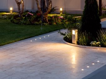 Osvětlení (nejen) do pergoly: jak vybrat nejlepší světlo do zahradního přístřešku a na zahradu?