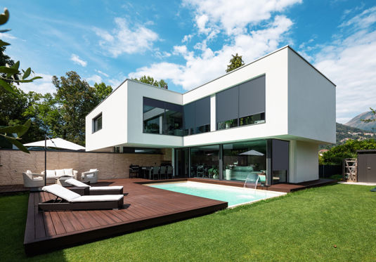 Předokenní rolety a bezpečnost: Ochrana před zloději
