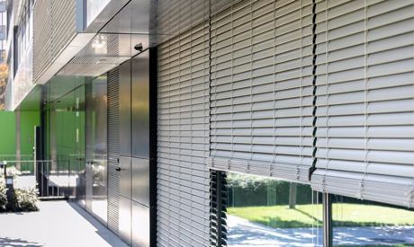 Jarní úklid: Jak vyčistit žaluzie, rolety a markýzy