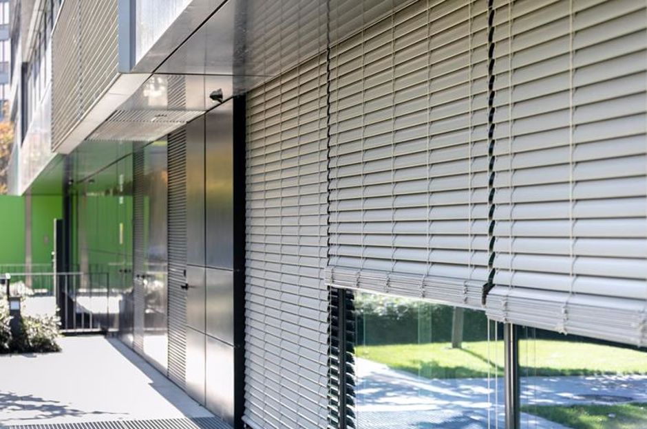 Jarní úklid: Jak vyčistit žaluzie, rolety a markýzy