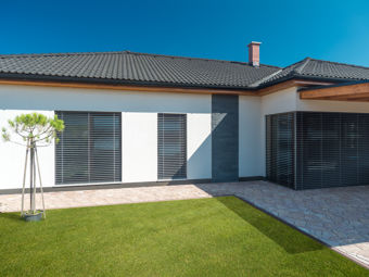 Jak poznat kvalitní venkovní žaluzii: Zaměřeno na detaily a materiály