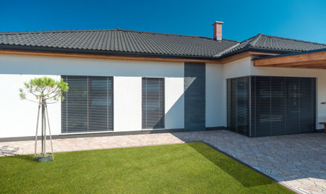 Jak poznat kvalitní venkovní žaluzii: Zaměřeno na detaily a materiály