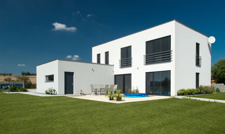 Stavíte dům? Kdy je ideální čas řešit venkovní stínění