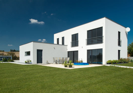 Stavíte dům? Kdy je ideální čas řešit venkovní stínění
