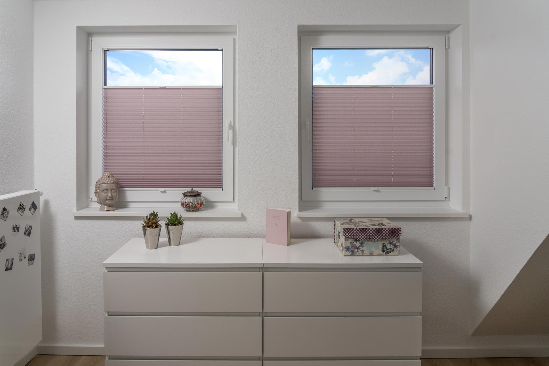 Okna s plissé vytahovacími zespodu